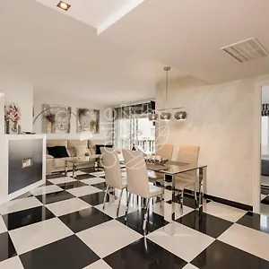 https://malaga-benalmadena-puerto-marina-luxury.es-andalucia.com
