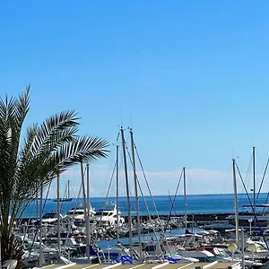 Seafront - Beautiful Flat With Aircon And Comfortable Loggia Vallauris