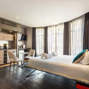 https://cmg-deluxe-tour-eiffel-iv.fr-paris.fr